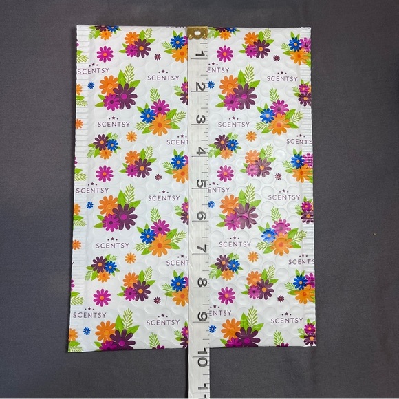 NEW Scentsy Bubble Mailer Envelope Floral - Packages of 25. - Picture 4 of 5